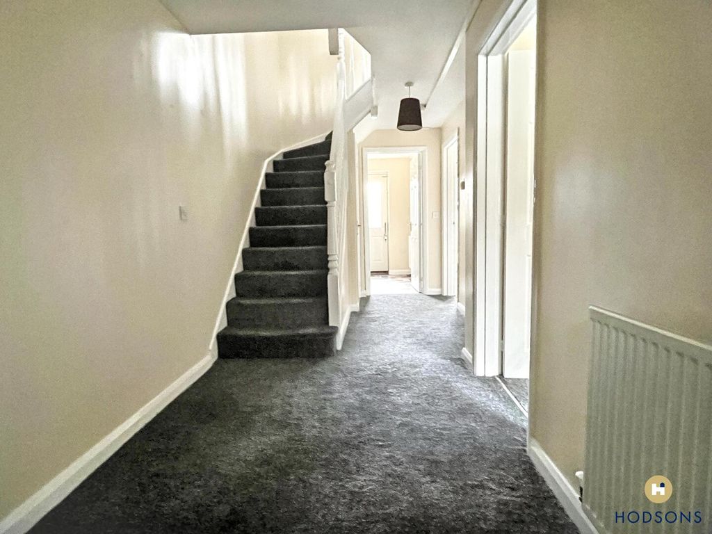 Property photo 2 of 16 Hallway