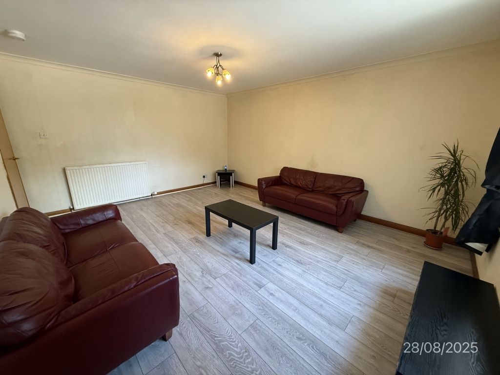 Property photo 1 of 10 Lounge