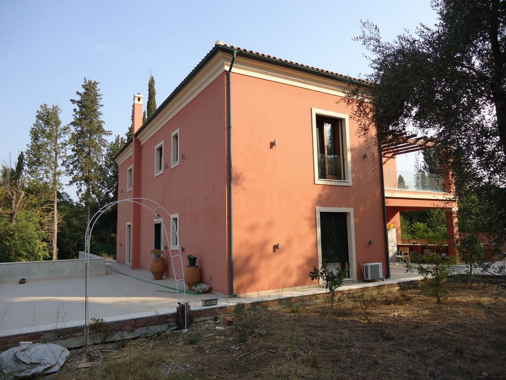 Property photo 3 of 14 Rear