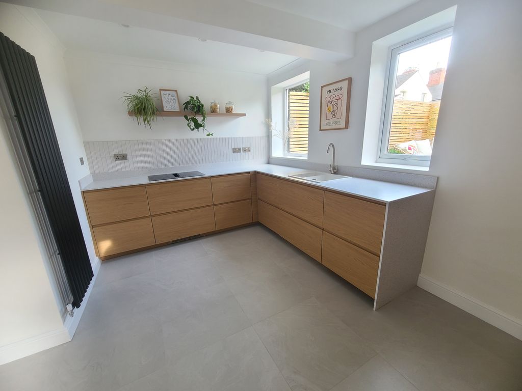 Property photo 3 of 12 Kitchen
