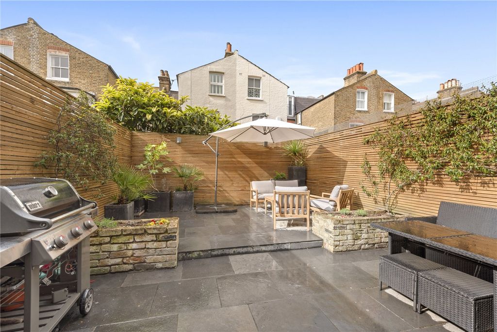 Property photo 3 of 14 Garden