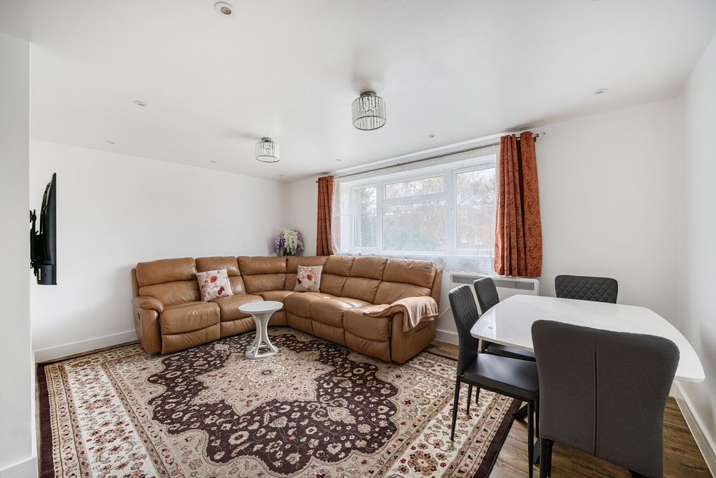 Property photo 3 of 11 1386610-9-6931681...