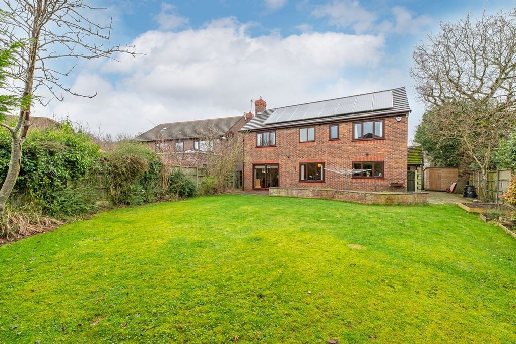 Property photo 3 of 19 Garden