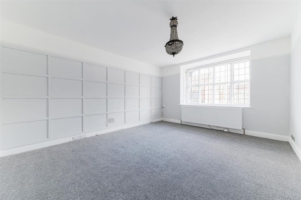Property photo 3 of 10 The Broadway-7.Jpg