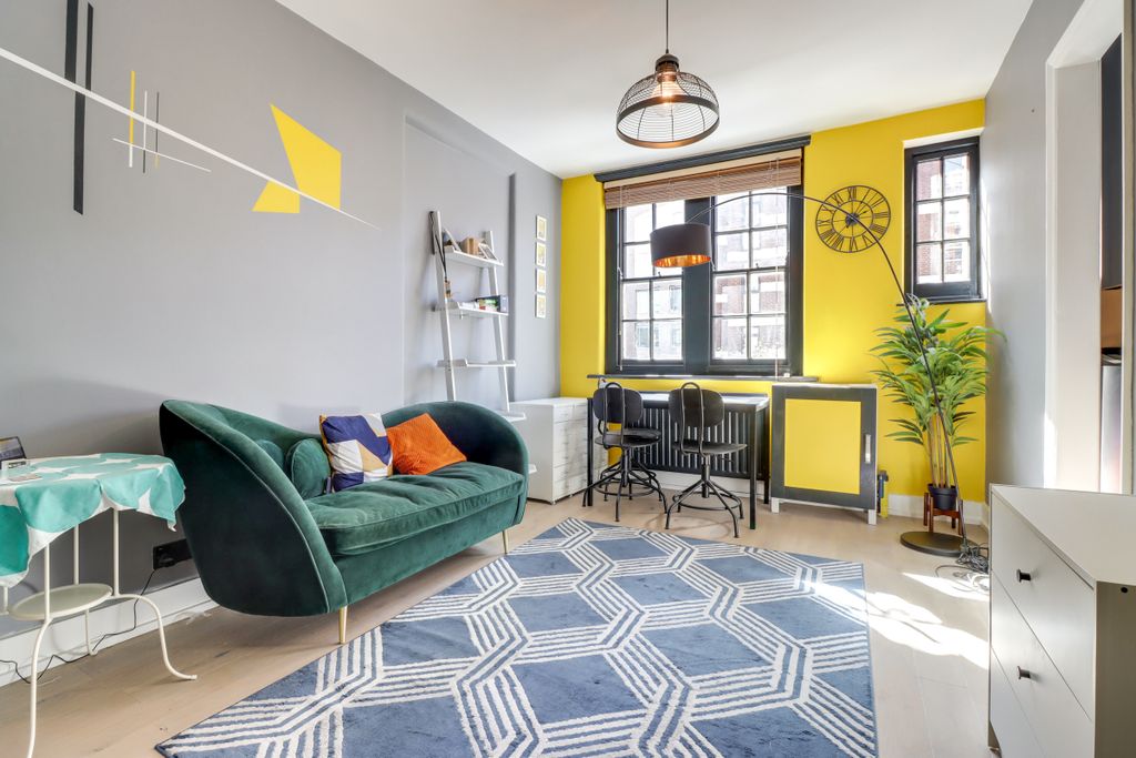 Property photo 1 of 7 Lounge