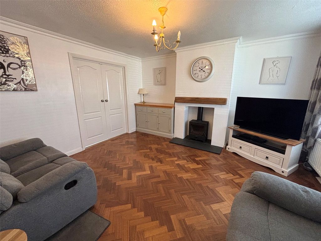 Property photo 2 of 14 Lounge