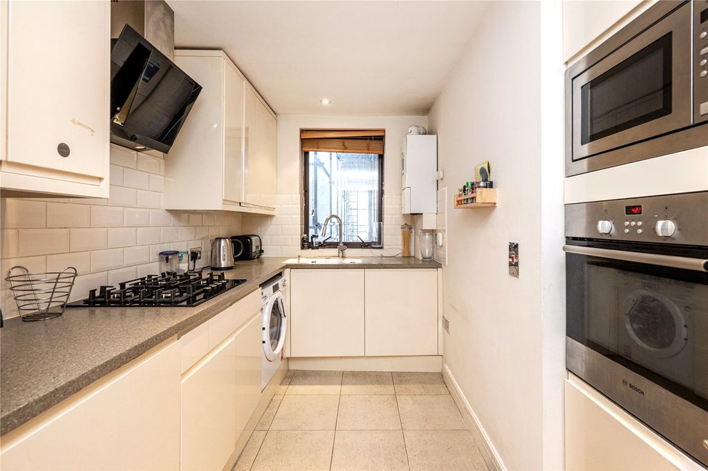 Property photo 2 of 10 Kitchen