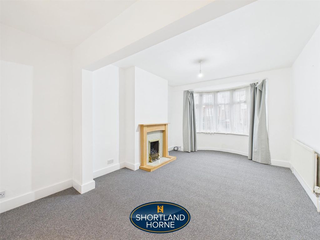 Property photo 3 of 20 Lounge