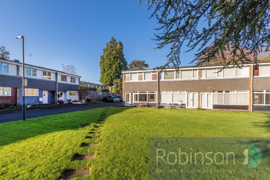 Property photo 1 of 18 18 Lynton Green-9