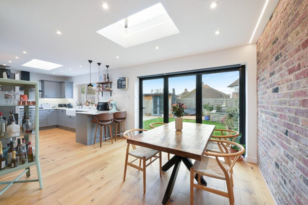 Property photo 2 of 24 Wheelers Lane