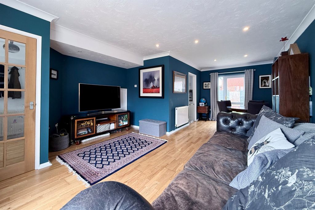 Property photo 3 of 28