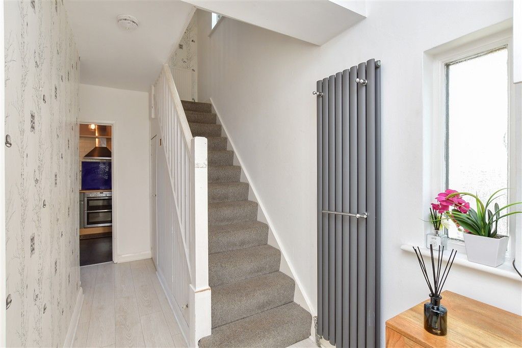 Property photo 2 of 11 Entrance Hall