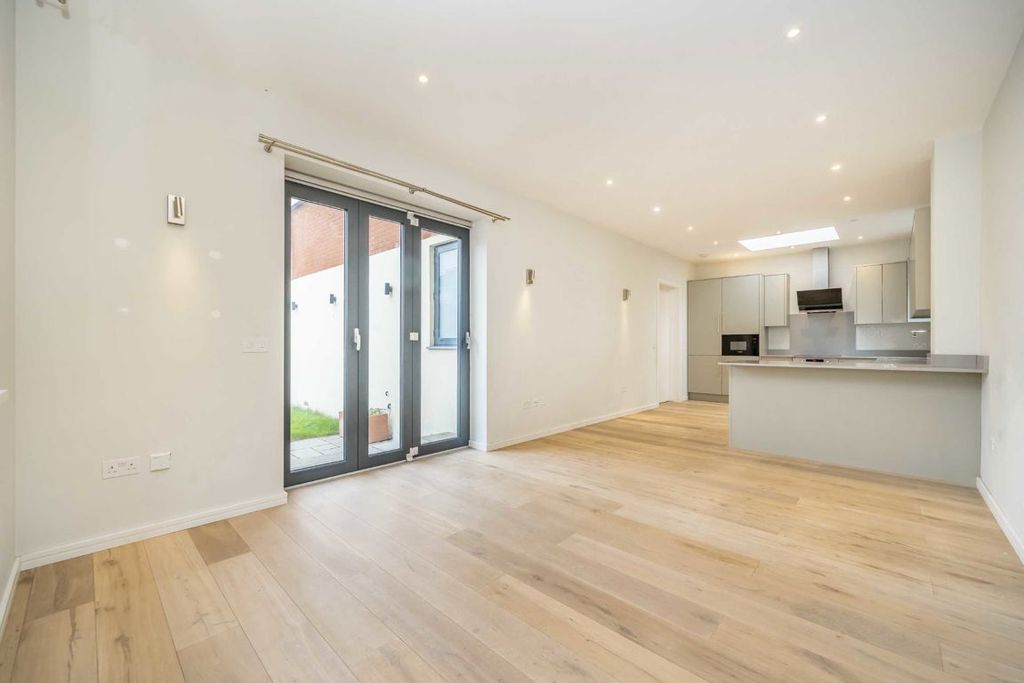 Property photo 3 of 10