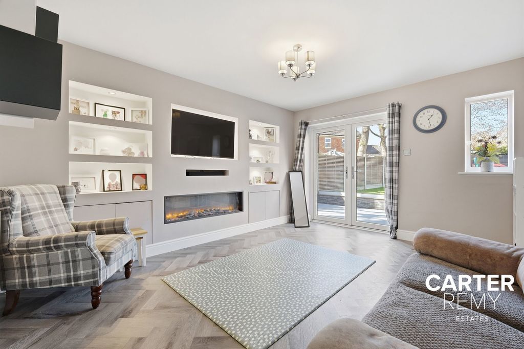 Property photo 2 of 32