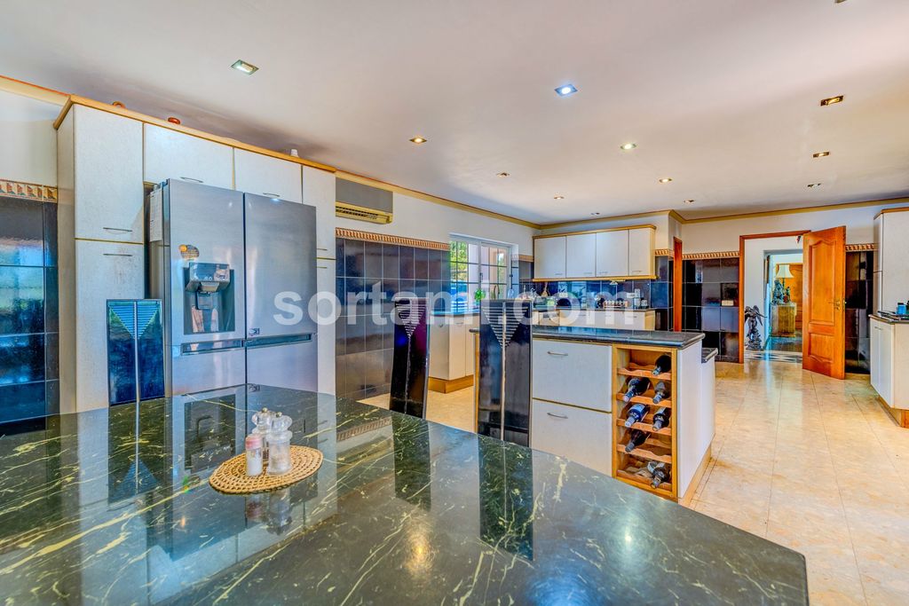 Property photo 3 of 32