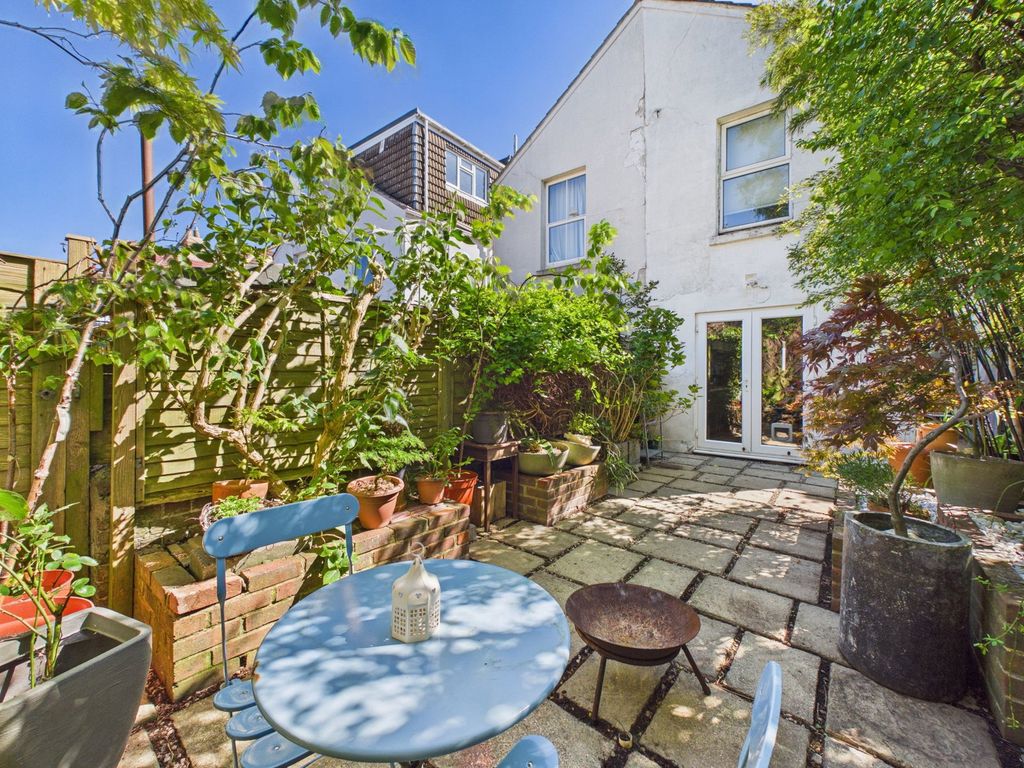 Property photo 2 of 17