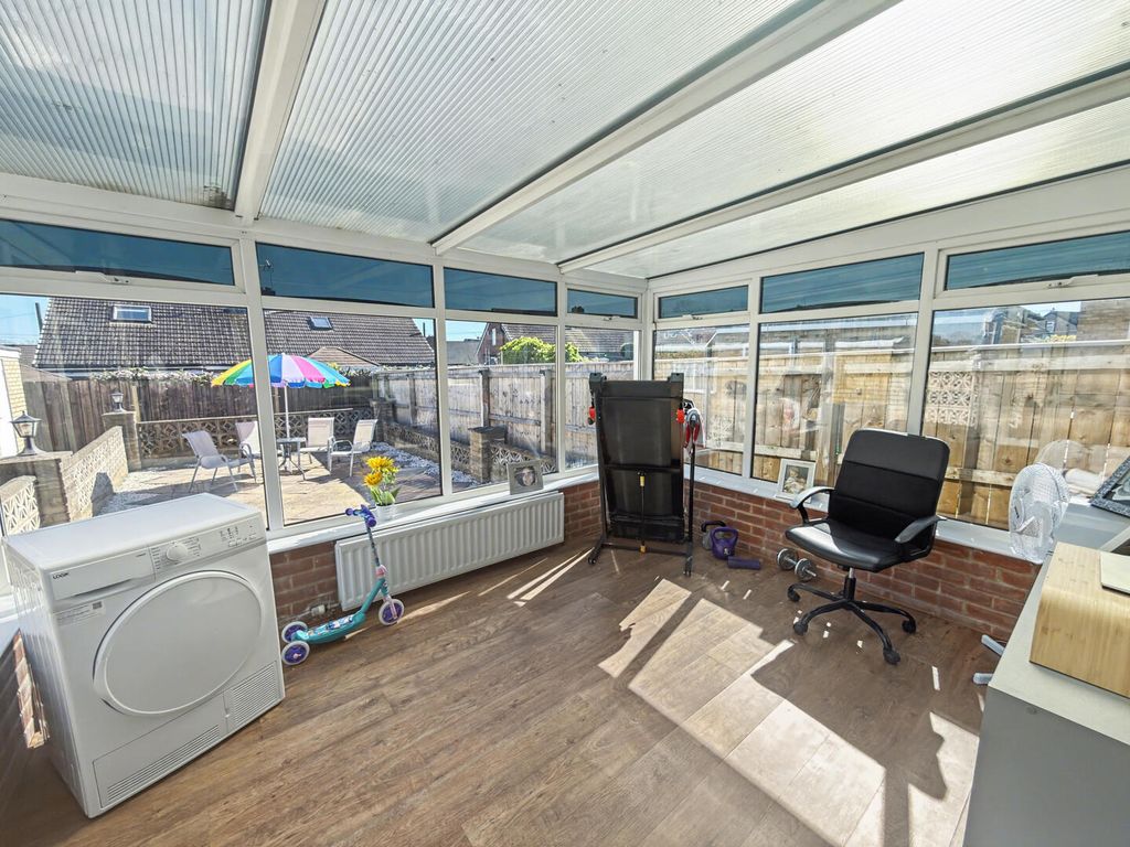 Property photo 3 of 14 Conservatory