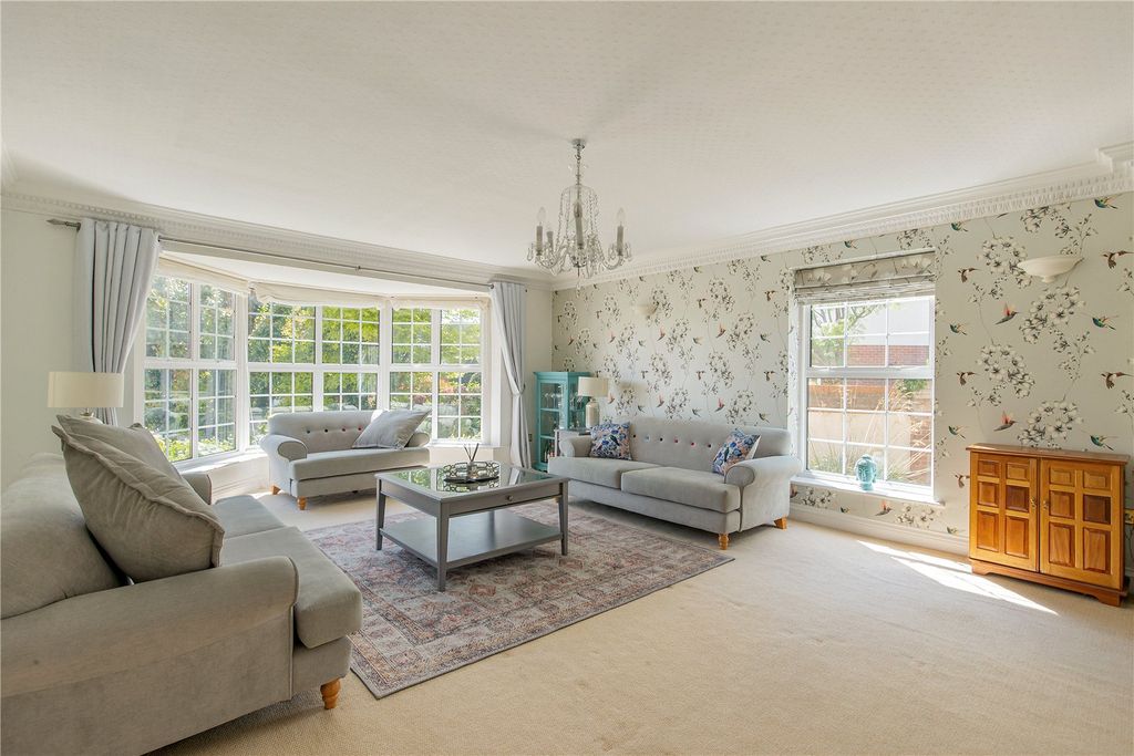 Property photo 2 of 19 Sitting Room