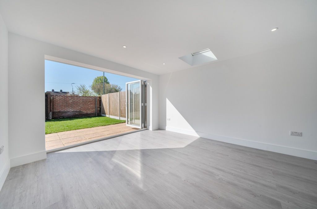 Property photo 3 of 18 Lounge Angle 2