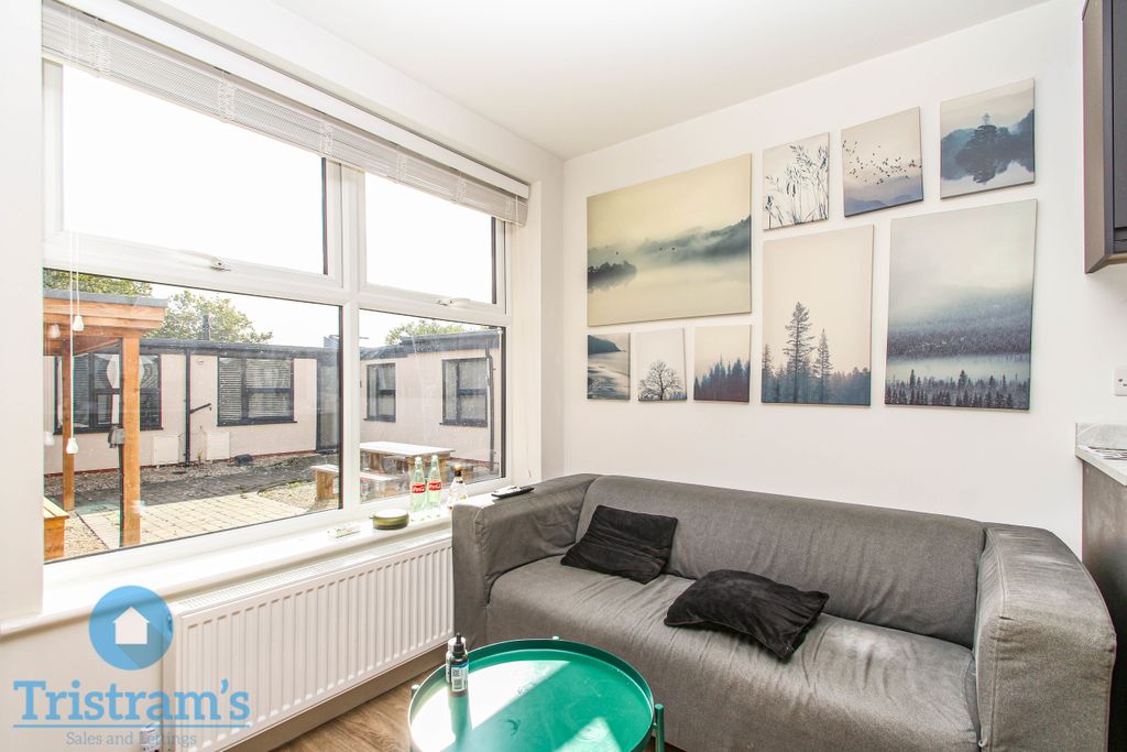 Property photo 3 of 13 Img_9828