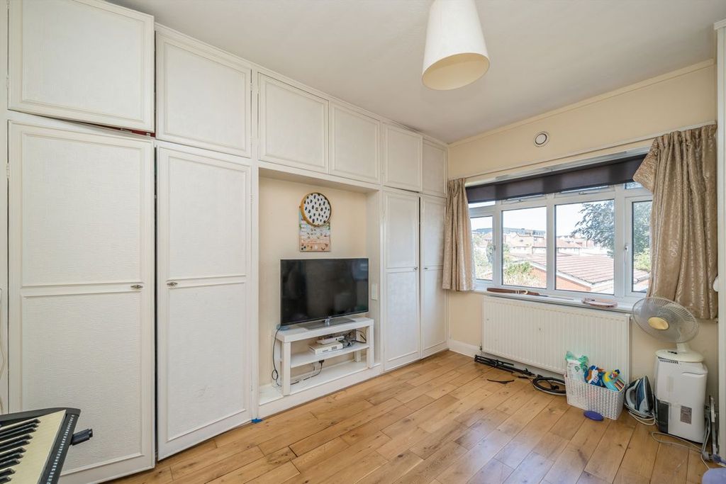 Property photo 3 of 6