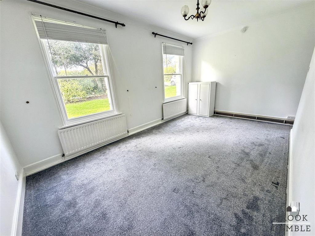 Property photo 2 of 13 01323 438506