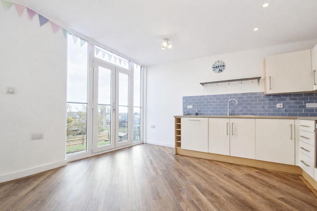 Property photo 2 of 31 Kitchen 3Ef 2.Png