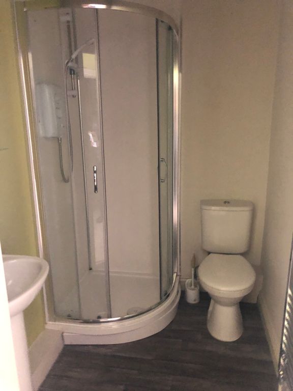 Property photo 1 of 5 6 Bed Room - House Share To Rent Wakefield Road, Normanton Wf6