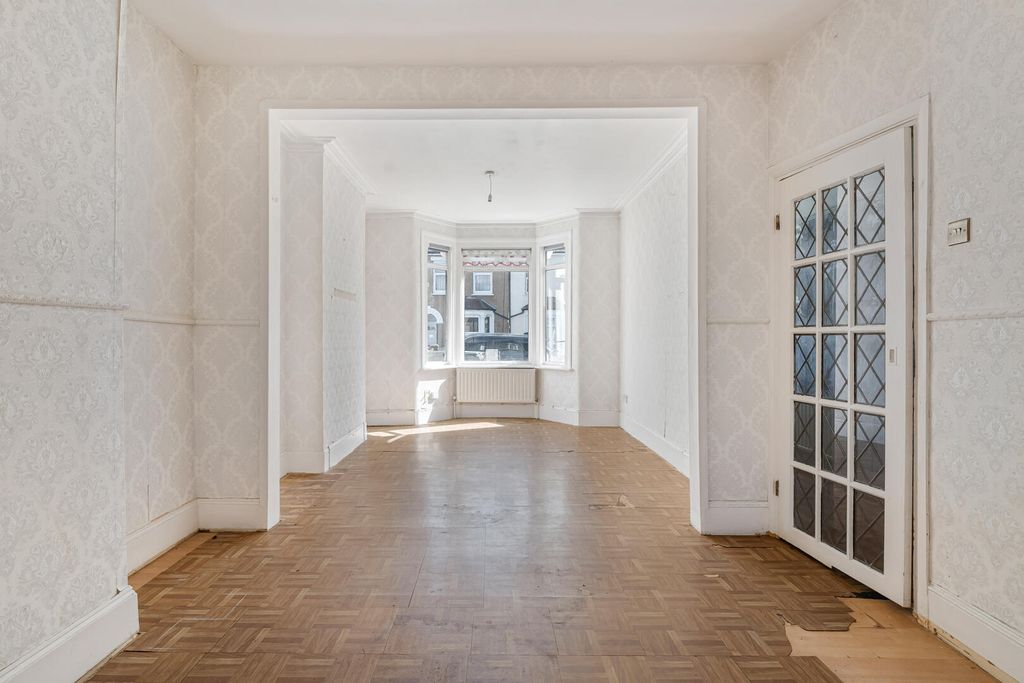 Property photo 3 of 23 Living Room