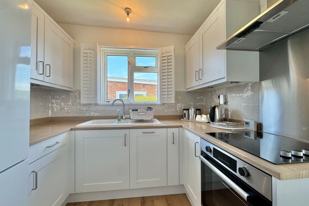 Property photo 3 of 9 Kitchen