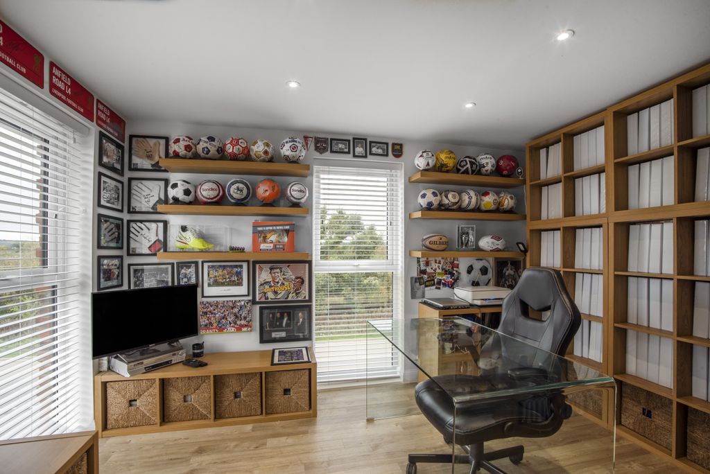 Property photo 2 of 20