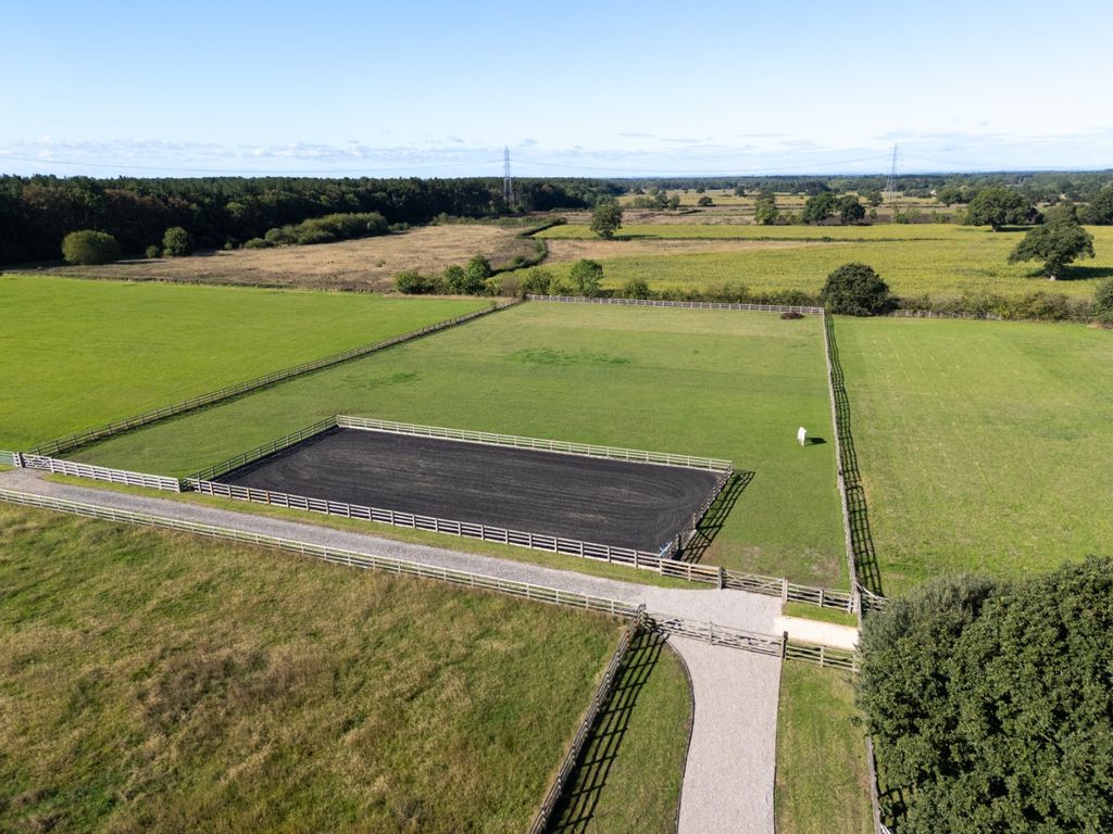 Property photo 2 of 22 Paddock
