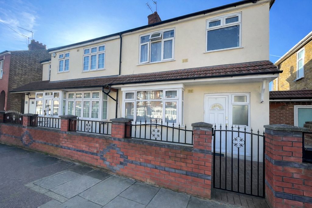 Property photo 1 of 4 Front Aspect