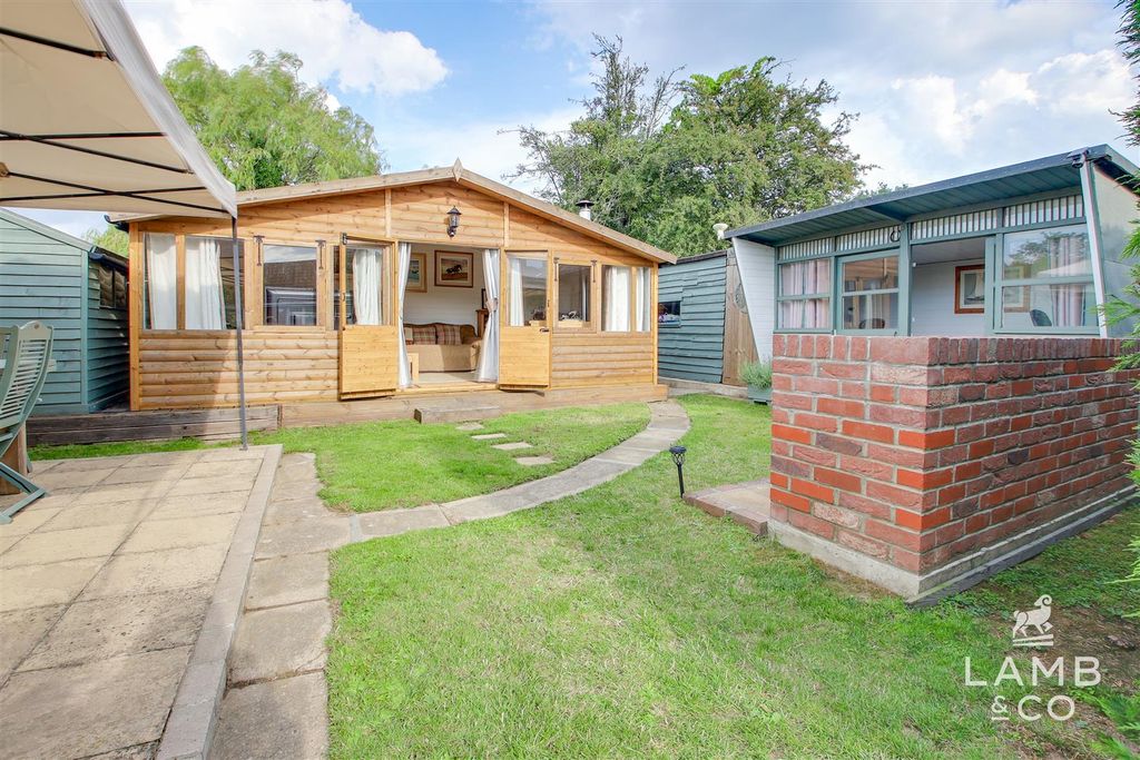 Property photo 2 of 27