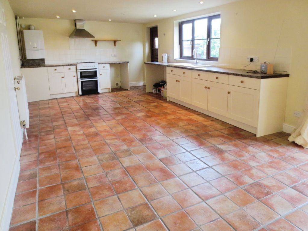 Property photo 3 of 10 Kitchen