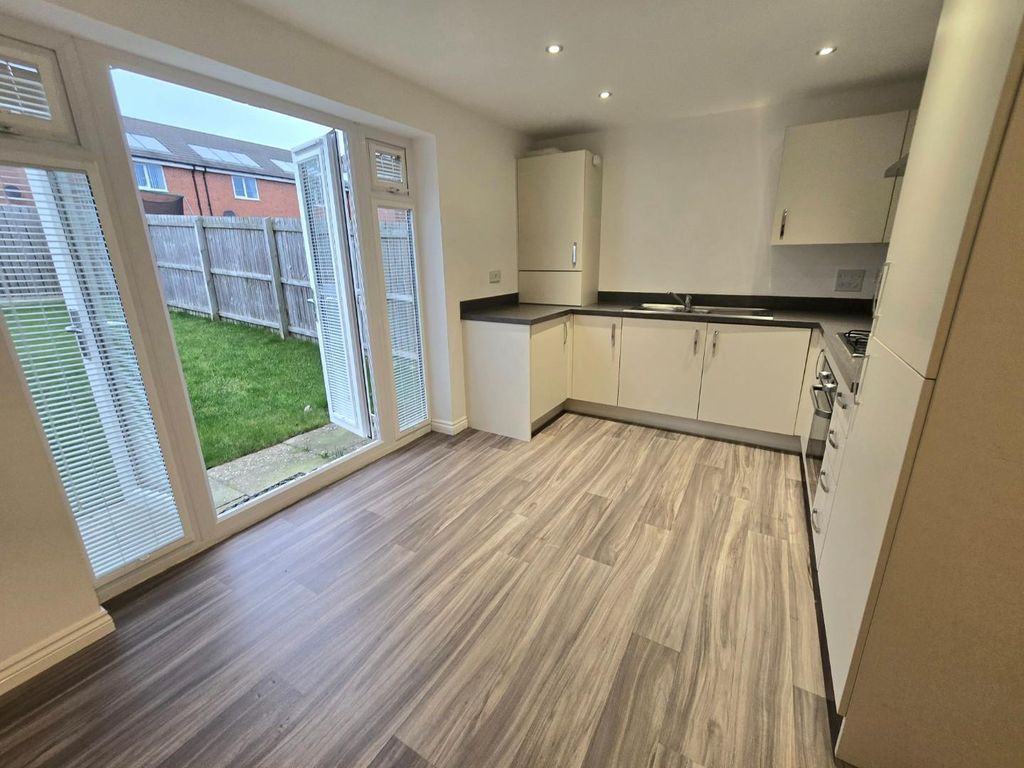 Property photo 2 of 16 Kitchen