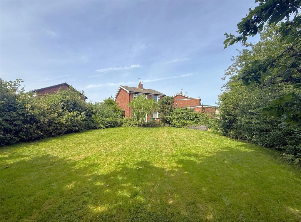 Property photo 2 of 19 Garden A.Jpg