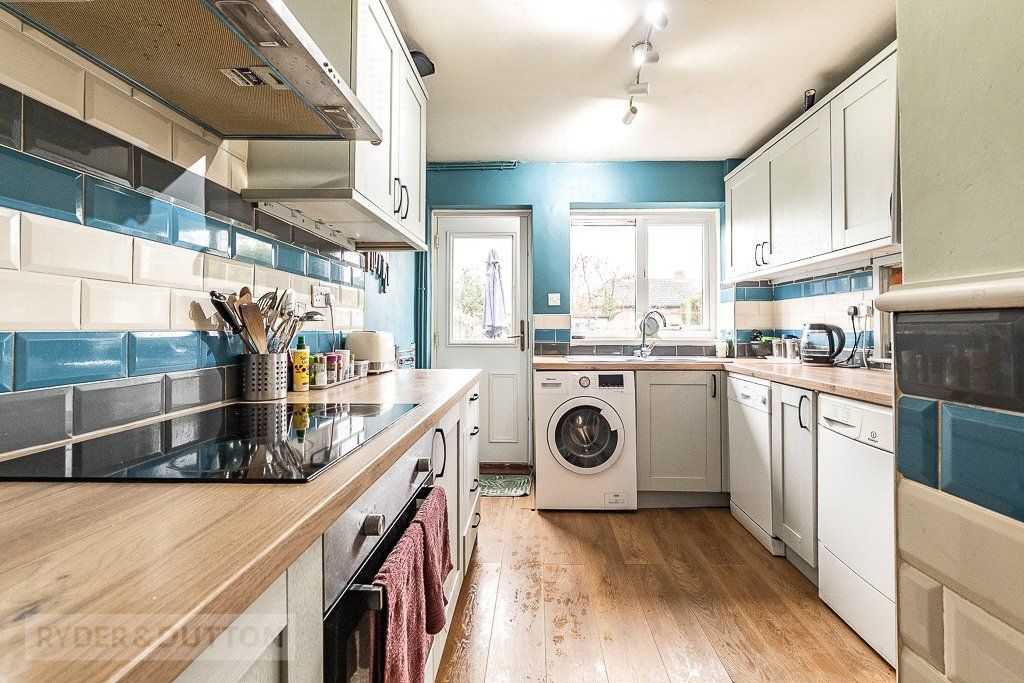 Property photo 2 of 18 Kitchen