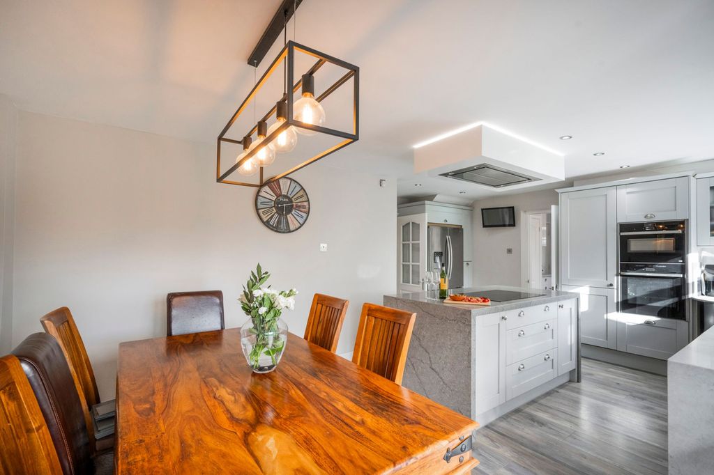 Property photo 3 of 17 Dining Area