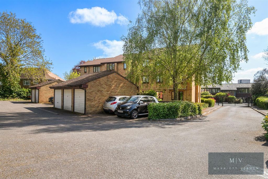 Property photo 1 of 11 Ludford Close 39 MV-8.Jpg