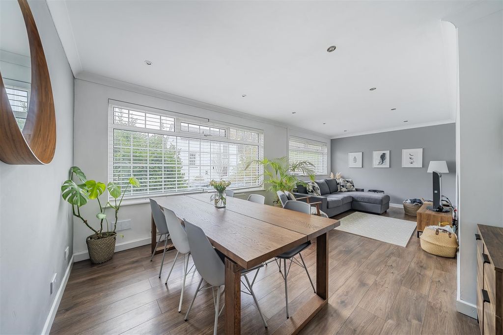 Property photo 2 of 23