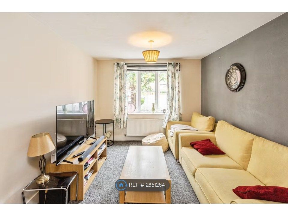 Property photo 2 of 20 Living Room