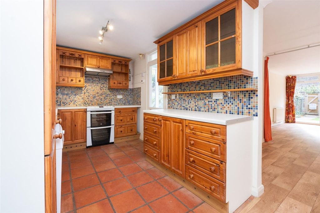 Property photo 2 of 30 12-Avon-Dale-Bs9-1Tb-30.Jpg