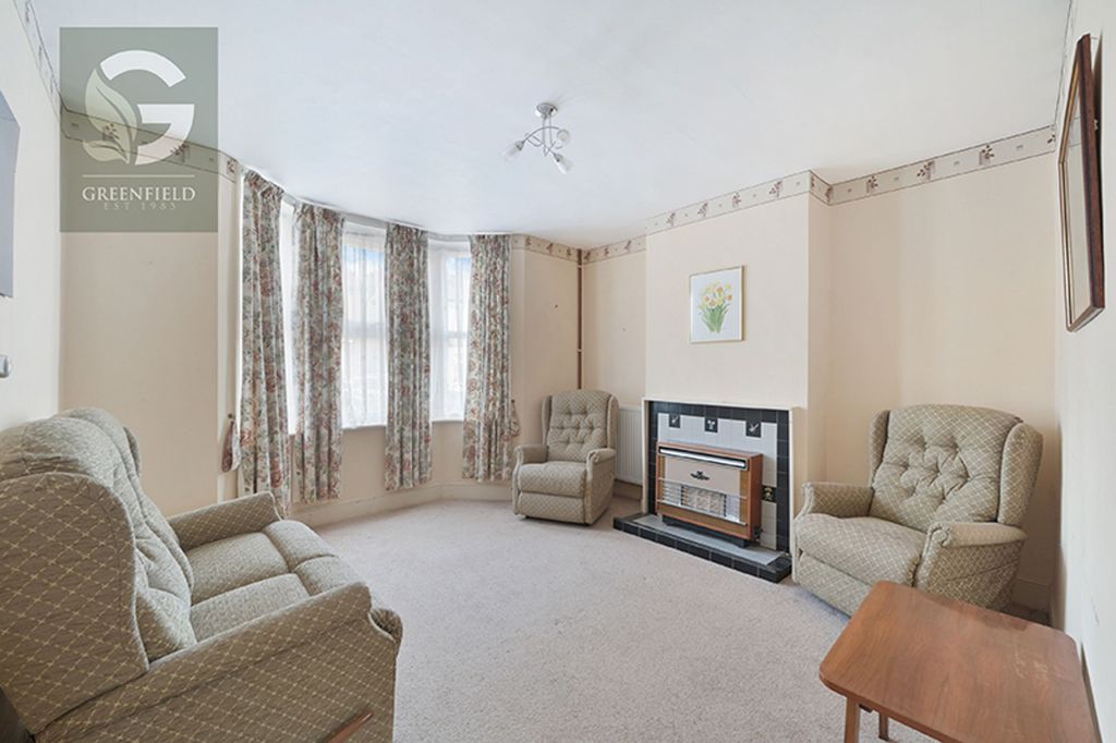 Property photo 2 of 15 Upper Court Road, Epsom, Surrey, Kt19 8Re