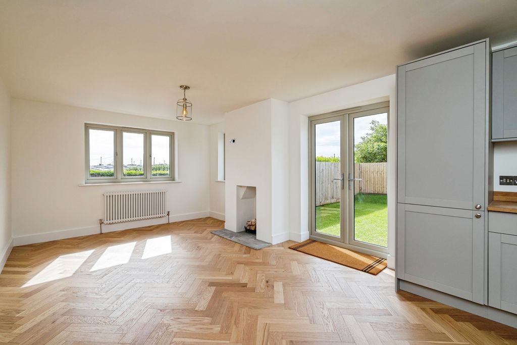 Property photo 3 of 24 Pbox-Img.Jpg