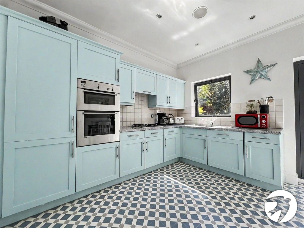 Property photo 3 of 16 Kitchen