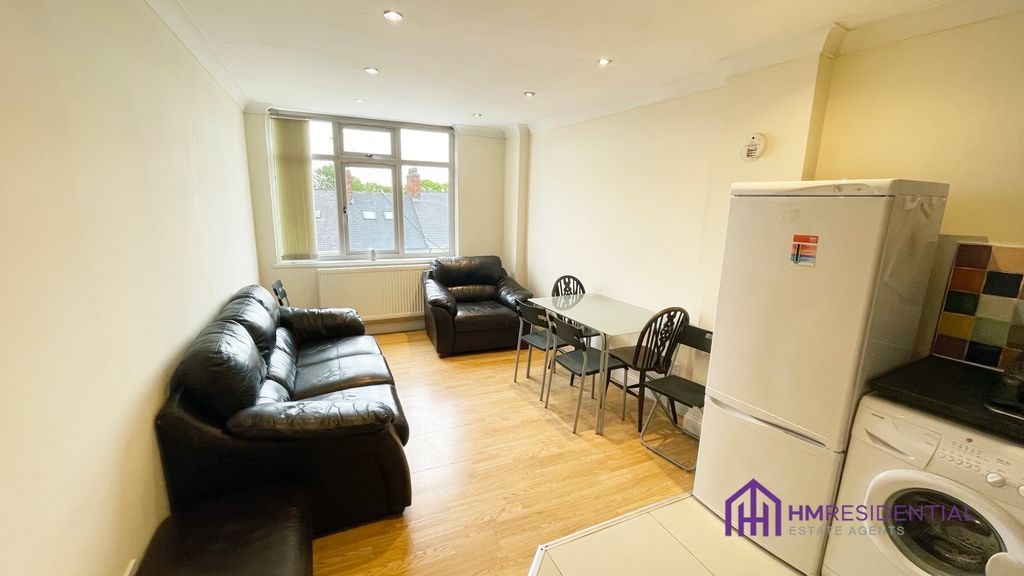 Property photo 1 of 6 2 Bed Apartment To Let On Grahamsley Street, Gateshead, Tyne And Wear, Ne8 1Xf Available From 05/06/2026 Â£875.00 Pcm