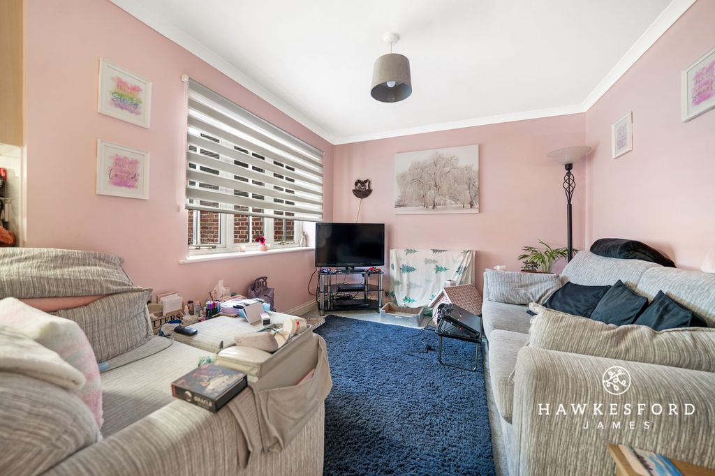 Property photo 2 of 10 Crown Road, Sittingbourne - Lounge/Diner