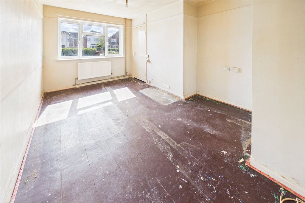 Property photo 2 of 16 Living/Dining Room