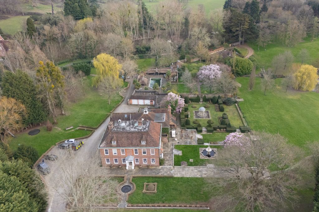 Property photo 3 of 36 The Dower House, Roydon Hall Road, East Peckham, Tonbridge, Tn12 5Nh